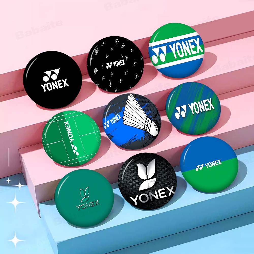 Badminton Yonex - ファッションバドミントン Y-Yonex ブリキピンボタンカスタムアニメ役割オールドスクールブローチ漫画襟バッジジュエリーギフトファン